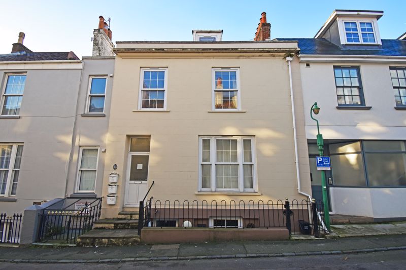 ** UNDER OFFER WITH MAWSON COLLINS ** Flat 2, 19 Victoria Road